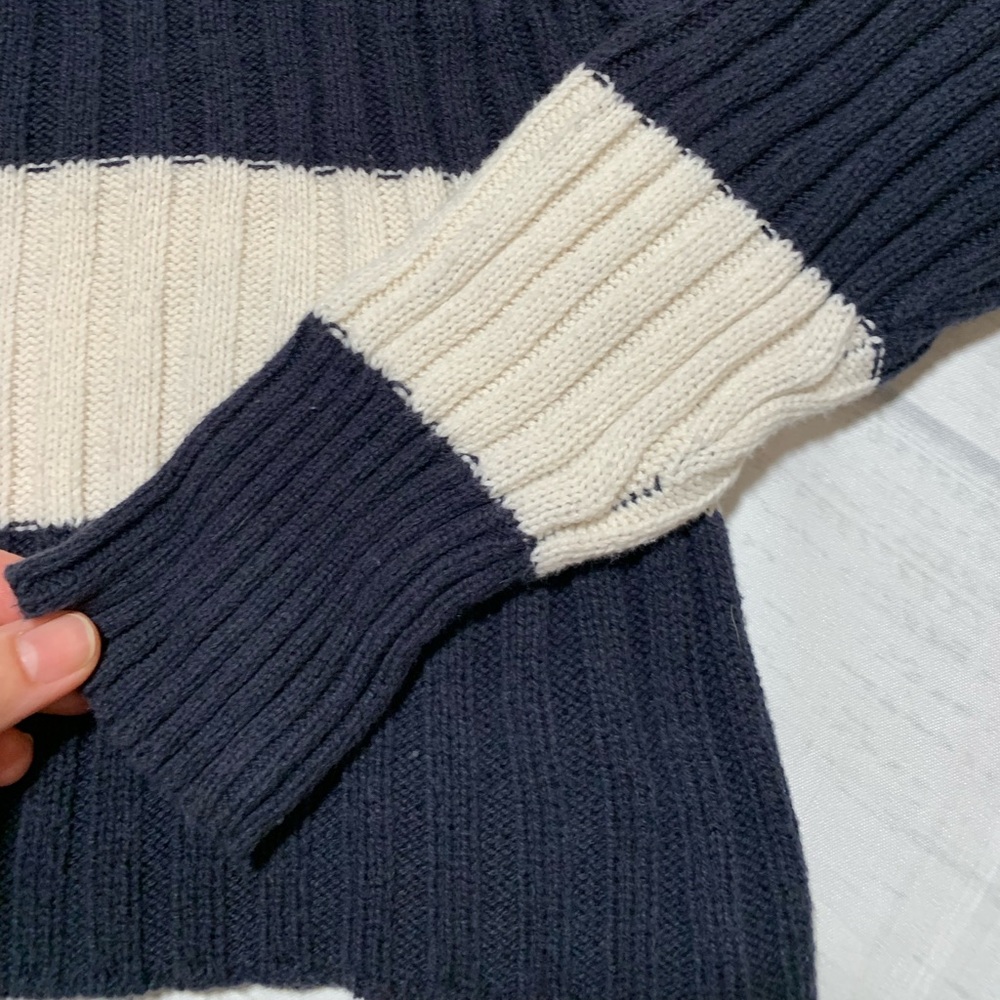 American Eagle Navy blue/cream crop sweater. Size S. - Picture 5 of 7